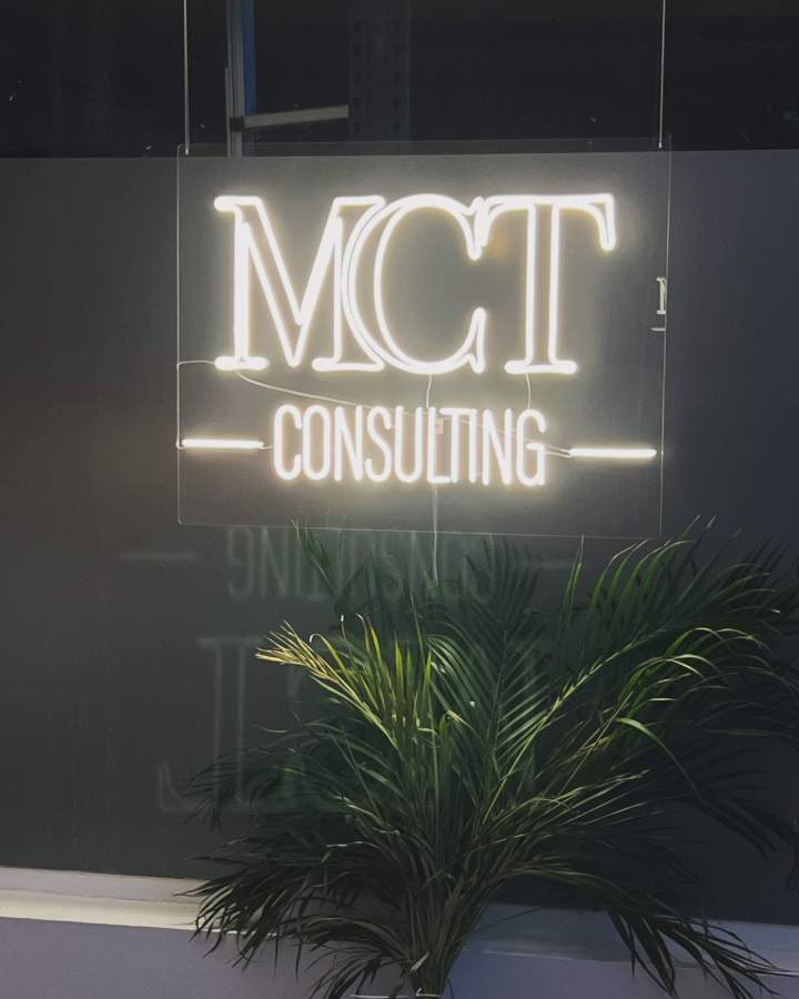 Fabrication et installation enseigne lumineuse Seine-et-Marne