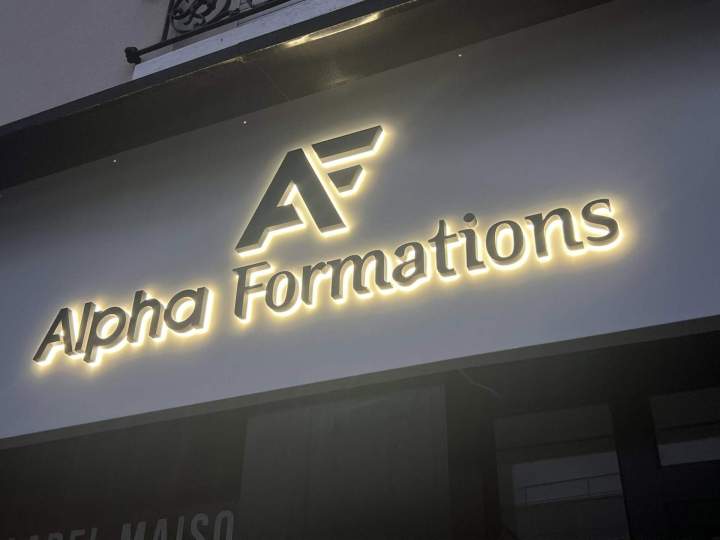 Enseigne lumineuse Seine-et-Marne